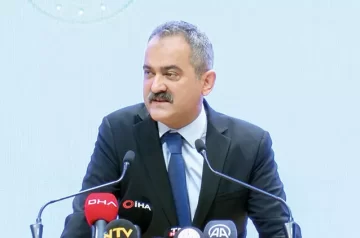 Bakan Özer: Yıl sonuna kadar dersliklerin yüzde 90’ı etkileşimli tahta ile buluşacak